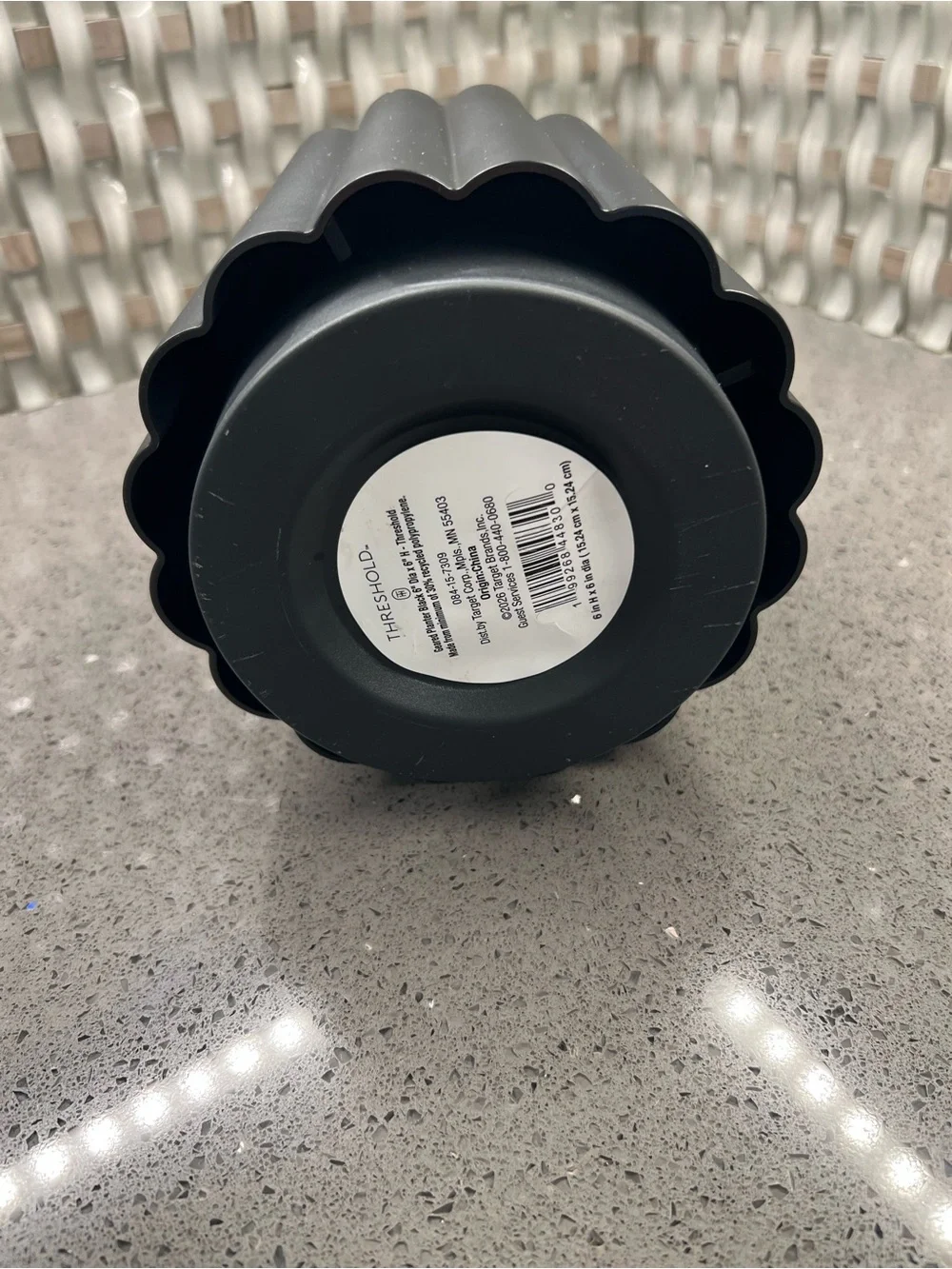 Plastic flower pot like new